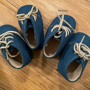 Elephantino twin shoes